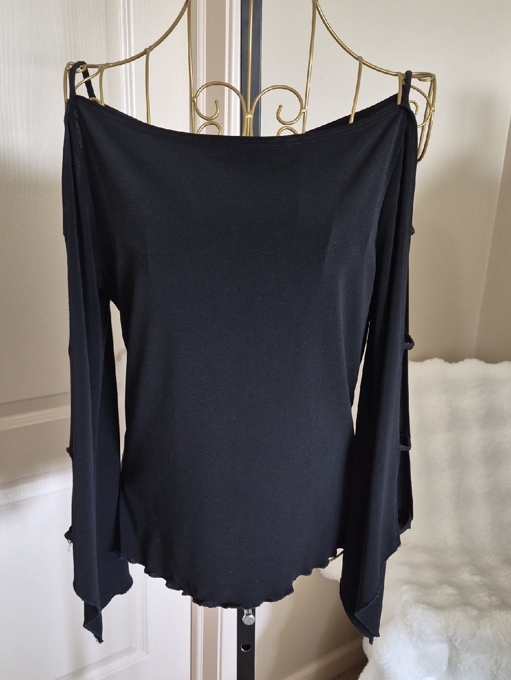 Charlotte Russe Women's Black Cold Shoulder Top with Cutout Sleeves S/M